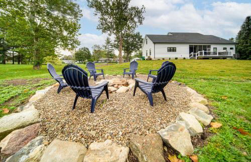 Walk to Lake Erie Sleek Retreat with Screened Patio - Foto 27