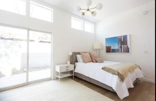 The Pink Paloma - A Barbie Inspired Villa in Palm Springs - Photo 41