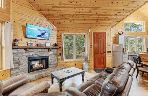 Cabin For Two Near Helen w Spa Amenities - Foto 7