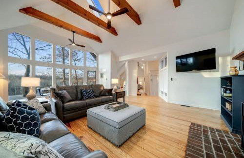 Exclusive Wooded Chalet w Magnificent River Views - Foto 7