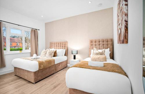 Stylish Five Bedroom House - Parking - Terrace - Fast Wi-Fi 974P - Foto 9