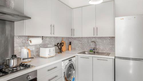 Stylish 1BR Flat-Terrace-Free Parking-Rail Station - Foto 2