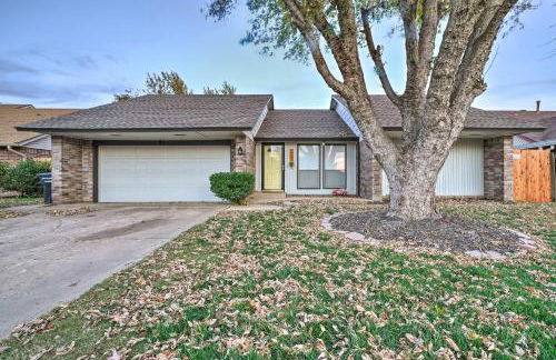 Home with Screened Porch about 10 Miles to Dtwn OKC! - Foto 3