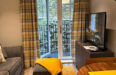 Rock Mill - Luxury 1 Bedroom Apartment 20 with Private Balcony - Photo 2