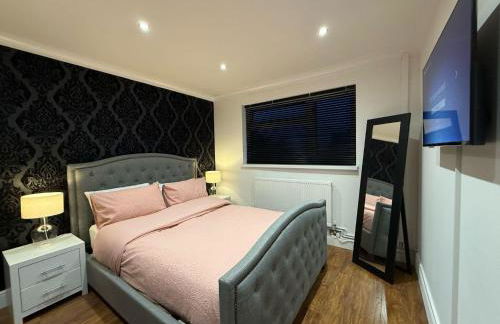 3 Bed House - Sleeps 6 - Parking - Wifi - Photo 6