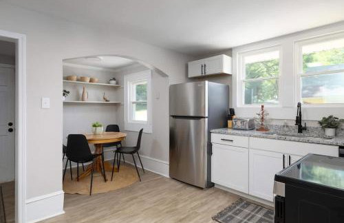 The Hilltop Haven HISTORIC West Salem Charm 5 Mins to Downtown Hospitals Walk to Greenway - Foto 10