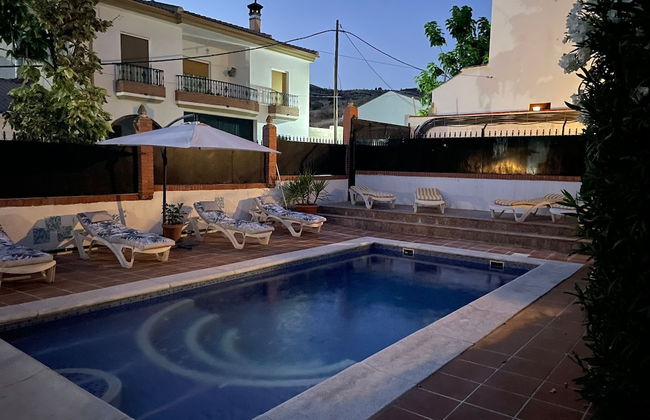 Lovely 10-bed Villa With Private Pool & Garden - Foto 20