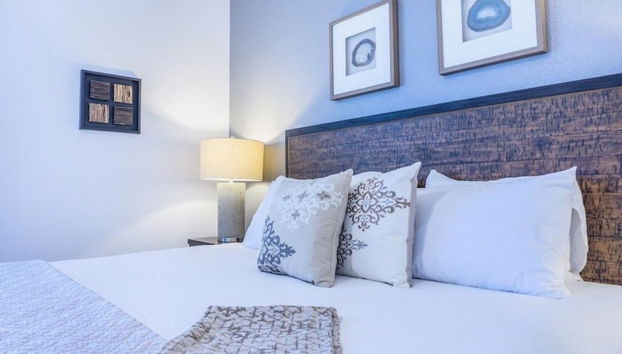 Lakeview Penthouse Elegance 3 Bedroom Condo by RedAwning - Foto 2, Habitación