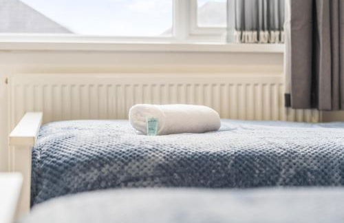 Centrally Located 4BR House By Hyped Properties Short Term Rental Agency With Free Parking Wolverhampton - Foto 18