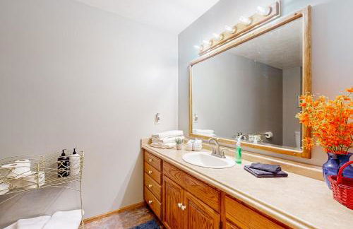 100 Yards to Foster Reservoir! Home with Hot Tub - Foto 16