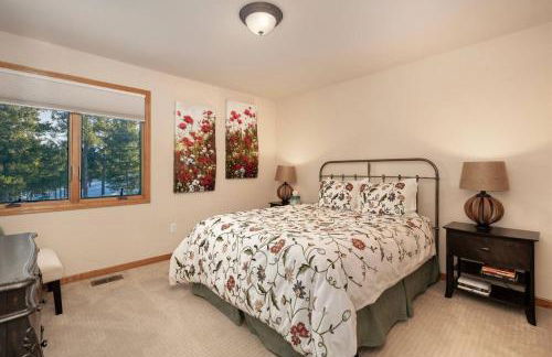 Stunning Mountain Retreat with View and Private Hot Tub - Foto 25