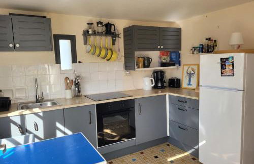 Tipoz'Immo - Maison Bleue accès à pied plage - spot surf - fibre inclus - linge inclus et lits faits - parking gratuit - proche des commerces et des attractions touristiques - Foto 3