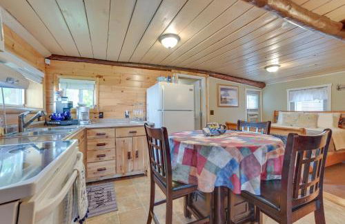 Cozy Houghton Lake Vacation Rental with Fireplace! - Foto 6