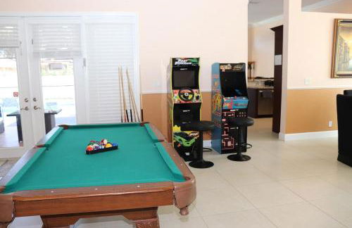 Luxurious 4-Bedroom House with Pool - Foto 38