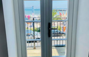 Beachfront with balcony 1st Floor apartment "The Beaches" - Photo 8