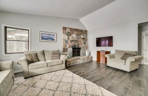 Dock and Views Lake Mitchell Home in Cadillac! - Foto 4