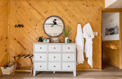 Whispering Hollow Lodge on Greer Main St! - Foto 18