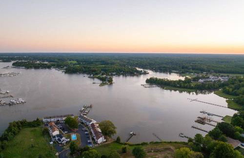 The Lyellton House: Water View, Steps from Beach - Foto 5