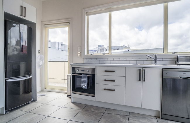 U Suites on Manners - Photo 24