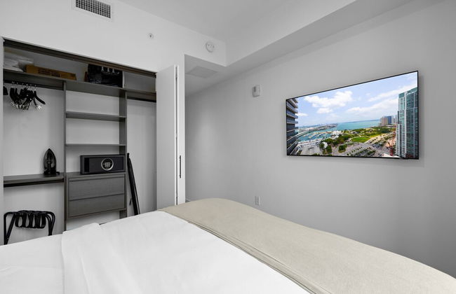 Apt with Stunning View at Downtown Miami - Photo 6