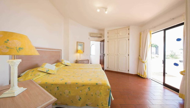 Modern Holiday Home in Quarteira With Swimming Pool - Foto 2, Habitación