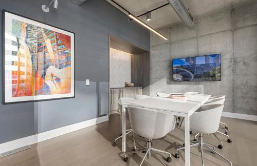 Premier Penthouses and Apartment with Captivating Views of Millennium Park - Photo 42