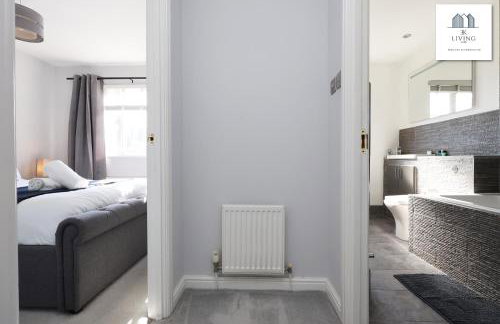 Spacious 3 Bed Home In The Heart Of Bridgend - By EKLIVING LUXE Short Lets & Serviced Accommodation - Foto 45