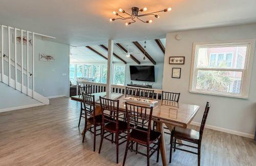 Spacious house- Deep Water Dock Pool Golf Cart Rental available - Foto 27