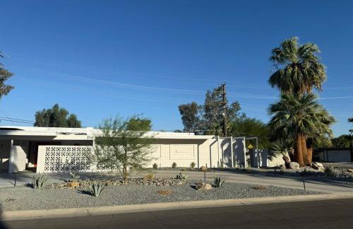 Aerhaus - Mid-Century Oasis - Foto 13