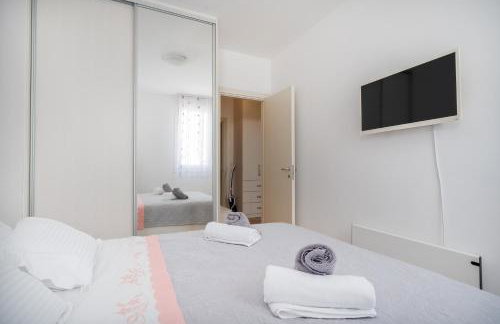 Apartment Away - Photo 12