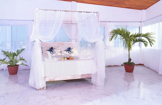 Galapagos and Beyond - Photo 7