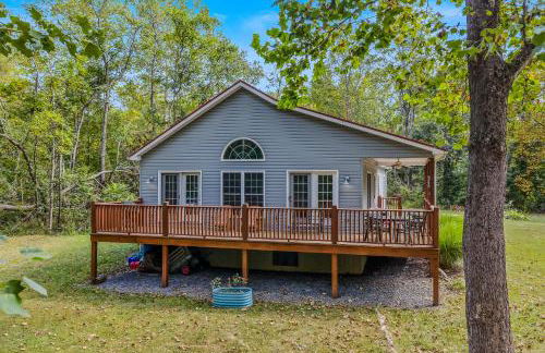 Mariposa Moon Cottage at Sleepy Creek - Wifi, Deck, Fire Pit, Creekside, View - Photo 2