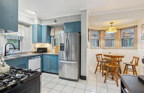 Steps to Edgewater - Sleeps 14 - Fun Game Room Retreat - Foto 31