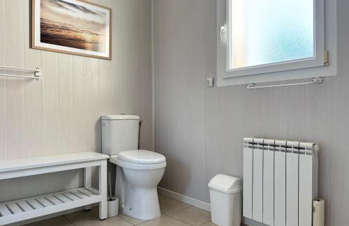 La clé des champs Maison plain pied lumineuse bien équipée, séjour spacieux, belle terrasse aménagée, garage, grand jardin clos, parking, près de Bayeux et Omaha Beach, chiens bienvenus - Foto 30