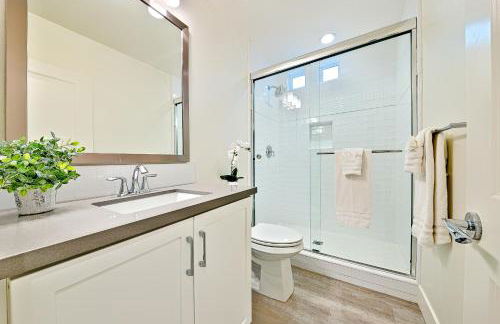 Modern 4BR - Private Balcony - Garage Parking - Foto 23