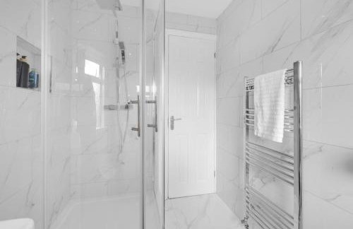 4 Bed - Sleeps 8 - Free Parking - Garden - Foto 3