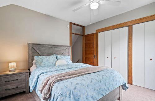 Entire Duplex w Historic District and Sleeps 12 - Foto 24