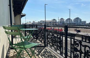 Beach from the Balcony, ensuite and private parking - Photo 3