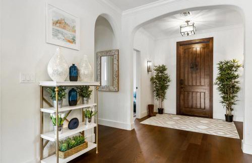 Elegant 4BR Home Guest House Private Yard - Foto 28