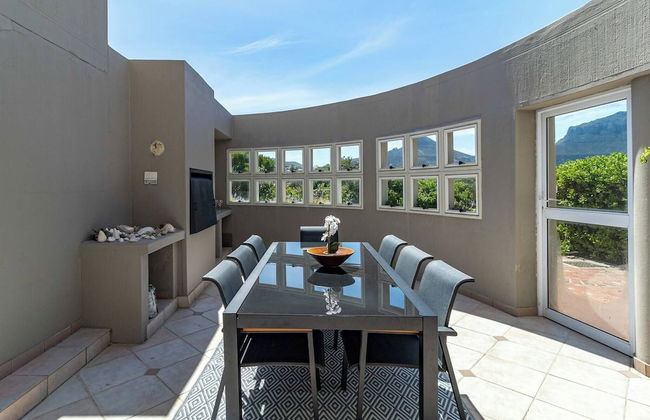 Beachfront Villa, Beach Club, Houtbay - Photo 28