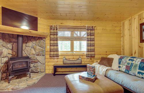 Lakefront Presque Isle Cabin with Private Dock - Foto 19