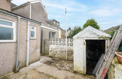 Spacious 3BR Home w Terrace - Ideal for Groups - Photo 7