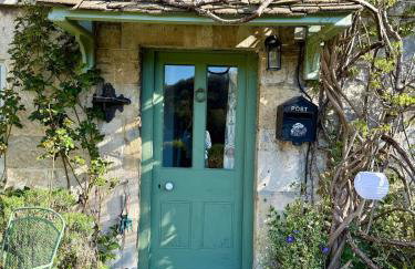 Charming Escape - Dog-Friendly Writer's Stone Cottage in the Stroud Valleys - Photo 19