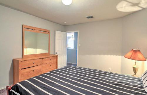 Quiet Arlington House with Yard near Joe Pool Lake! - Foto 19