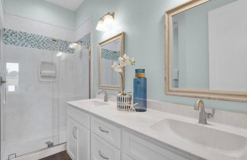 Breeze- New 2 blocks to beach - Sleeps 26 - Pool - Foto 9