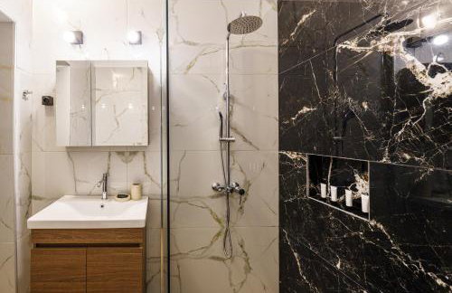 Four lakes luxury suites - Photo 36