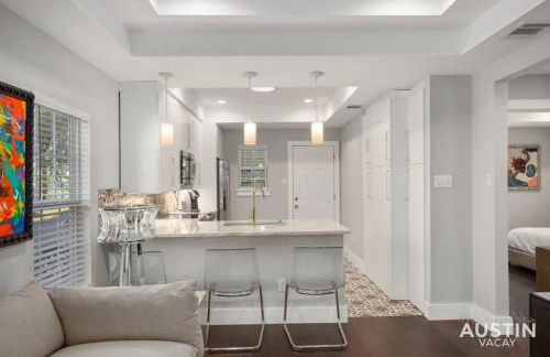 Walk to UT and E 6th in ATX House and Free Swim Club by Austin Vacay - Foto 11