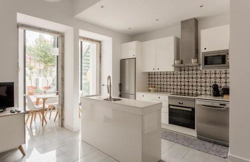 Stylish 2-Bedroom Apartment with Terrace in Alcântara - Photo 7