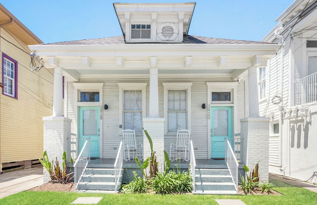 Vibrant Uptown Condos - Foto 29