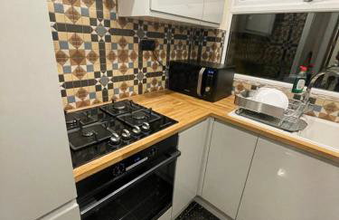 Modern 4-bedroom entire house with Garden - Foto 15